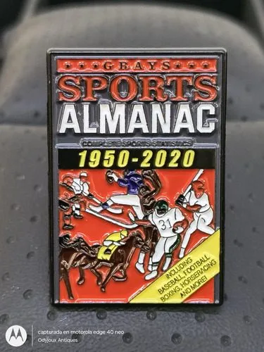 Pin/broche Volver Al Futuro Sports Almanac Retro Metal 3.8cm Rojo Pin/broche Volver Al Futuro Sports Almanac Retro Metal 3.8cm — Coleccionables vintage, años NOW
