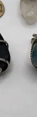 Lote Dijes Y Cuarzos Esotéricos 12pz Obsidiana Triqueta Ohm Negro Plateado Dorado — Coleccionables vintage (foto 9)