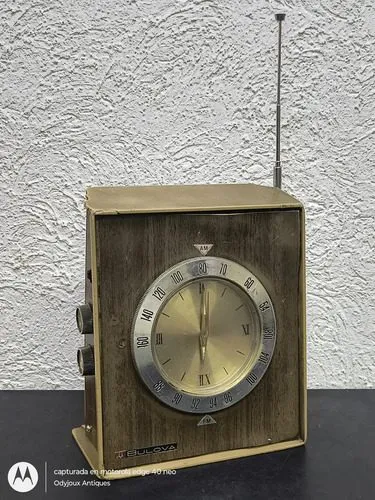 Radio Reloj Suizo Vintage Bulova 1260 Series Am/fm Japón Dorado