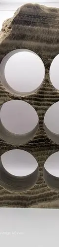 Cava De Mármol Artesanal Con Onix 9 Orificios Para Botellas Beige Con Chocolate — Decoración vintage (foto 2)