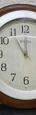 Reloj Bulova De Pared Clocks Vintage Retro Madera C4228 Chocolate Blanco — vintage México (foto 2)