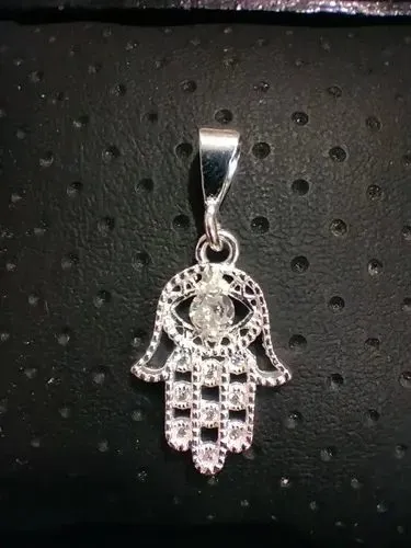 Dije Mano De Fátima Con Zirconias En Plata Fina .925 De 3cm Plateado
