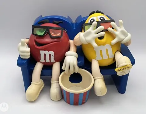 Dispensador De Lunetas M&m's Sala De Cine 3d Sillón Retro 2