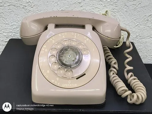 Teléfono Antiguo Monophone Rosa De Disco Vintage Usa 70's Rosa Claro — Tech vintage, años 70s