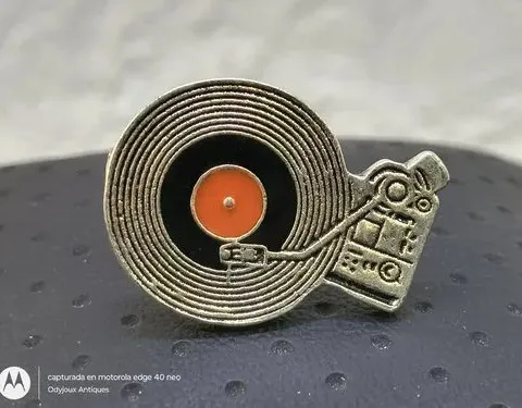 Pin/broche Metálico Tornamesa Retro Vintage 2cm Plateado Pin/broche Metálico Tornamesa Retro Vintage Rockola De Vinilos 2cm