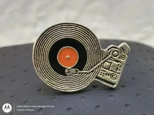Pin/broche Metálico Tornamesa Retro Vintage 2cm Plateado Pin/broche Metálico Tornamesa Retro Vintage Rockola De Vinilos 2cm — Coleccionables vintage, años NOW