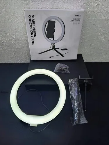 Ring Ligth Miniso Aro De Luz Led 8 Pulgadas Trípode De Mesa Negro Blanco Frío — Tech vintage, años NOW