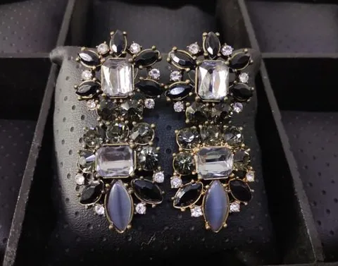 Aretes Largos Forma De Diamante De Cristal Cuadrados Humo Negro