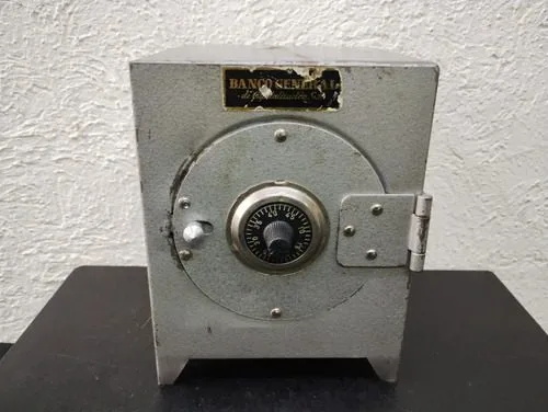 Alcancía Vintage 70s Banco Gral De Capitalizacion Caja Fuert Alcancía Vintage 70s Banco Gral De Capitalizacion Caja Fuert Gris — Decoración vintage, años 70s