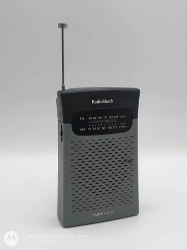 Radio De Colección Radioshack Portátil Am/fm Mod.1200586 Gris Con Negro