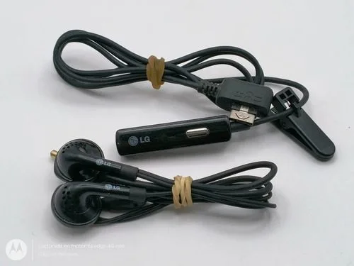 Auriculares LG Manos Libres Con Micrófono Para Celular Retro Negro — Audio vintage