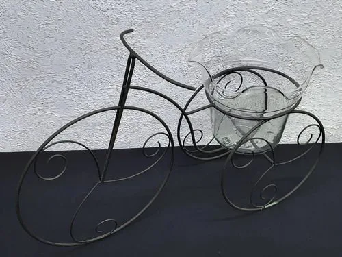 Porta Maceta Triciclo Bicicleta Metalico Con Maceta Vidrio Gris Oscuro Triciclo Bicicleta Porta Maceta Metálico Con Maceta Vidrio — Decoración vintage