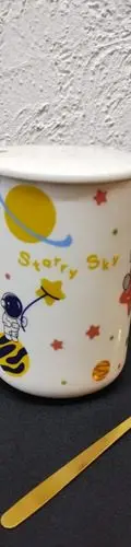 Taza Con Tapa Y Cuchara Figuras De Astronauta  Blanco Astronauta — Decoración vintage (foto 4)