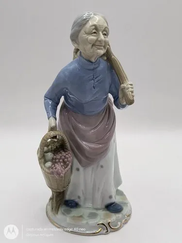 Figura Anciana Con Canasta Bastón Porcelana Cuernavaca 90's Blanco Con Azul