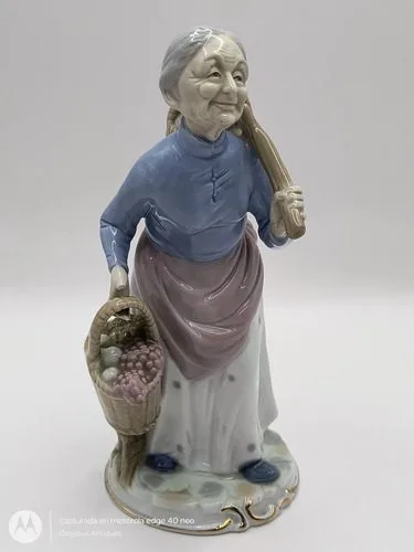 Figura Anciana Con Canasta Bastón Porcelana Cuernavaca 90's Blanco Con Azul — Coleccionables vintage, años 90s
