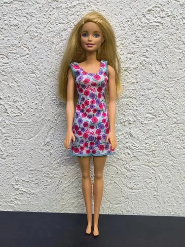 Barbie Doll Básica Mattel Vestido Fondo Blanco 2015 Original