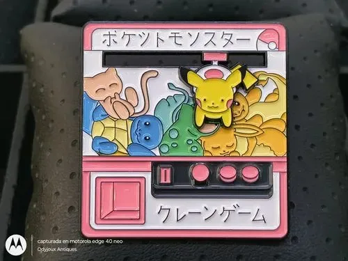 Pin/broche Pokémon Máquina Expendedora Japones Movible Metal Rosa Pin/broche Pokémon Máquina Expendedora Japonés Movible Metal 4cm — Coleccionables vintage, años NOW