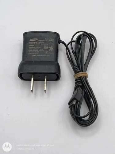 Cargador Samsung 0.7amp Micro Usb Mod. Eta0u10jbs Vintage Negro — Tech vintage, años NOW