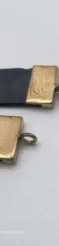 Collar Gargantilla De Caucho Corta Con Placa En Chapa De Oro Negro Con Dorado — Coleccionables vintage (foto 8)