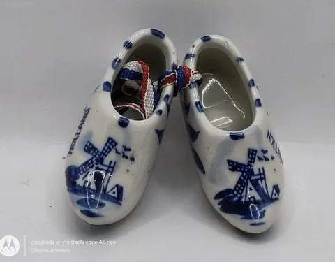 Figura Mini Zapatos Suecos Porcelana Vintage Holandasouvenir