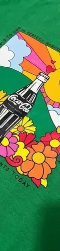 Playera Coca Cola Perfect Harmony Flores Verde Talla M  Verde Paisaje Flores M Liso/verde — Coleccionables vintage (foto 5)