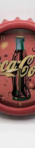 Reloj De Pared Coca Cola En Forma De Corcholata Retro 90's Rojo — Decoración vintage, años 90s