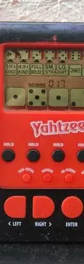 Juego Electrónico Portátil Yahtzee 2012 Hasbro Rojo Original — Gaming vintage, años NOW