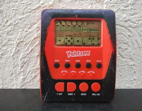 Juego Electrónico Portátil Yahtzee 2012 Hasbro Rojo Original