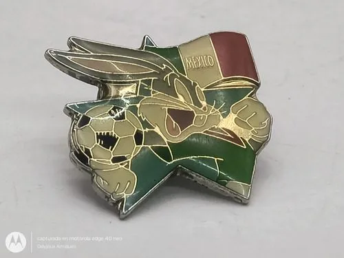 Pin Mundialero Bugs Bunny 1998 Looney Tunes Vintage Original Verde Con Dorado Pin Mundialero Bugs Bunny 1998 Looney Tunes Vintage