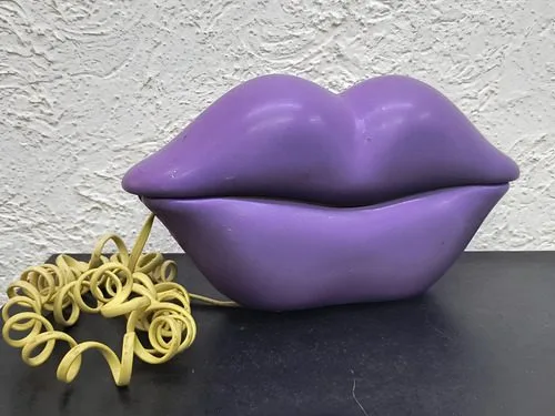 Teléfono Alámbrico Labios Morados Onix Kiss Phone No Funcion Violeta — Tech vintage