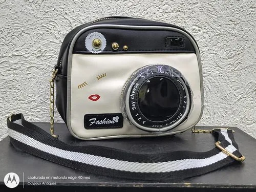 Bolsa Forma De Cámara Fotográfica Retro Vintage Negro Cross Negro Con Blanco Lisa Brillosa Oro Blanco Con Negro — Coleccionables vintage