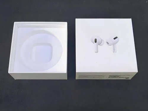 Caja AirPods Pro Wireless Charging Case Usada Original Blanco — Tech vintage, años NOW