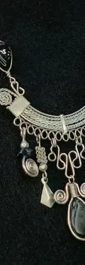 Collar Antiguo De Latón Vintage Con Piedra Obsidiana Natural Negro — Coleccionables vintage (foto 3)