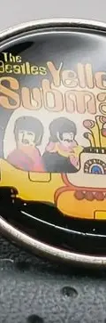 Pin Broche Metalico The Beatles Yellow Submarine Retro 3cm Negro Con Amarillo The Beatles Yellow Submarine