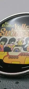 Pin Broche Metalico The Beatles Yellow Submarine Retro 3cm Negro Con Amarillo The Beatles Yellow Submarine