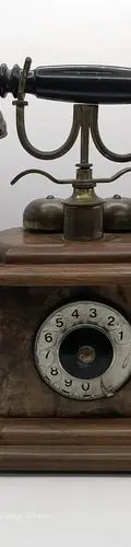 Teléfono Antiguo Madera Y Bronce Disco Rotatorio Colección Marrón — Tech vintage, años 50s