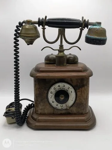 Teléfono Antiguo Madera Y Bronce Disco Rotatorio Colección Marrón — Tech vintage, años 50s
