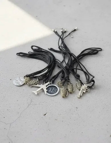 Lote De Collares Para Hombre 10pzas Remate Cinta De Cuero Plateado — Coleccionables vintage