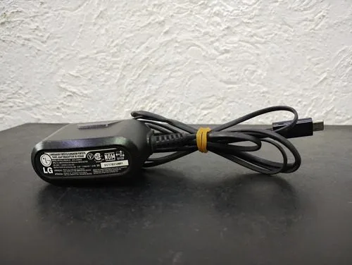 Cargador LG Modelo Sta-u35wd2 Usado Original  Negro — Tech vintage, años NOW