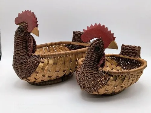 Par De Cestas De Mimbre Vintage En Forma De Gallina Retro Marrón — Decoración vintage