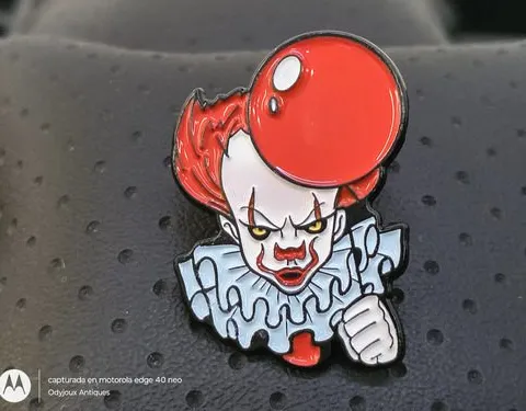 Pin/broche Metalico Pennywise Con Globo Rojo Terror 3.2cm Agua Pennywise Con Globo Rojo Terror 3.2cm