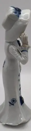 Mujer De Porcelana Victoriana Vintage Con Paraguas Sombrero — Decoración vintage (foto 5)
