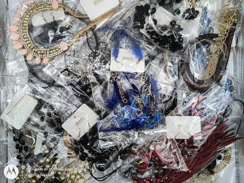 Lote De Maxi-collares Joyeria Saldos 34pzas Bisutería Negro Varios Colores — Coleccionables vintage