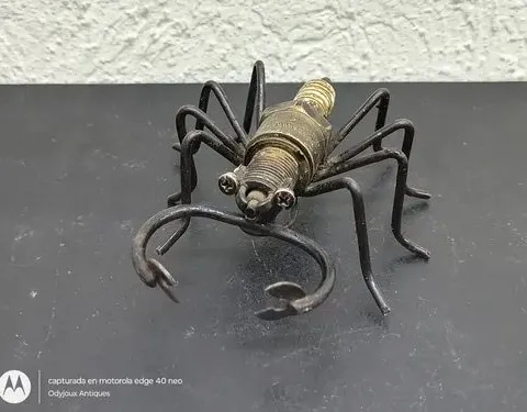 Figura Escorpión De Metal Artesanal Bujía De Carro Vintage