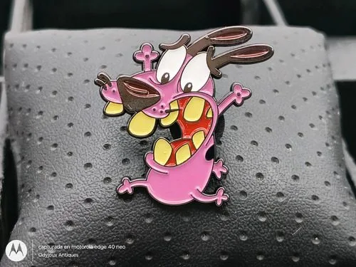 Pin Broche Metalico Coraje El Perro Cobarde Retro 3.6cm Rosa Chicle Coraje El Perro Cobarde — Coleccionables vintage, años 90s