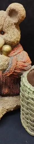 Estatua Oso Tocando Tambor Con Lapicero Resina Vintage 20cm Café Con Naranja Y Verde Musgo — Decoración vintage (foto 4)