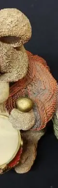 Estatua Oso Tocando Tambor Con Lapicero Resina Vintage 20cm Café Con Naranja Y Verde Musgo — Decoración vintage (foto 9)