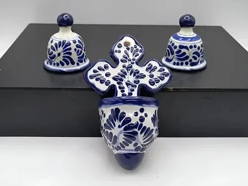 Set Par De Campanas Y Pileta Cn Cruz De Talavera Poblana 3pz — Decoración vintage
