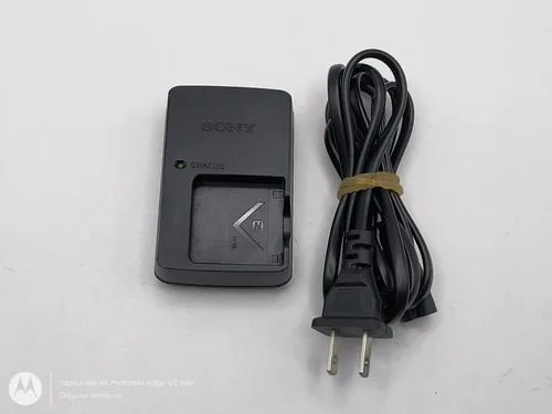 Cargador Sony Bc-csnb Para Bateria De Camara Np-bn1 Serie N Negro — Tech vintage, años NOW