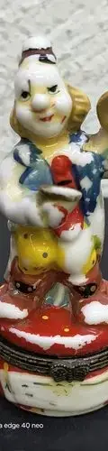 Alhajero Figura Payaso De Porcelana Vintage Con Detalle Rojo Con Amarillo — Decoración vintage, años 70s